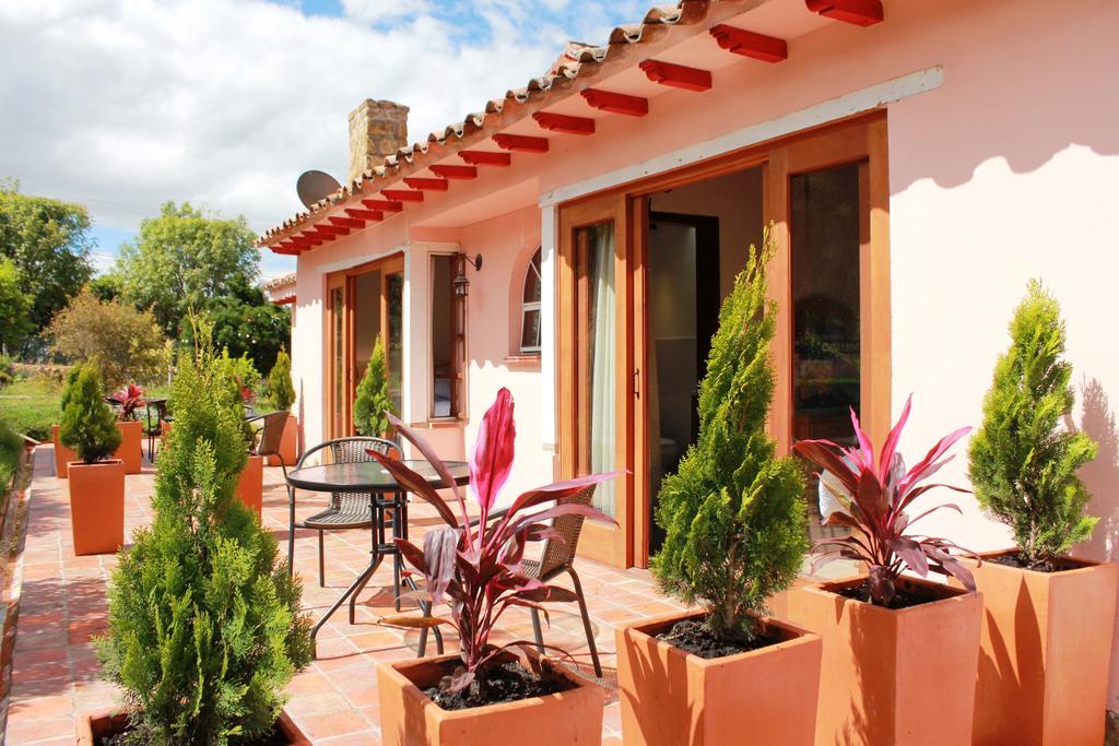 Bed and Breakfast Hacienda El Pinar Del Viento Вилья-де-Лейва Экстерьер фото